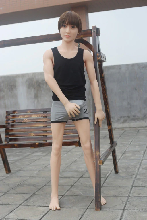 Ethan – The Boyish Bombshell