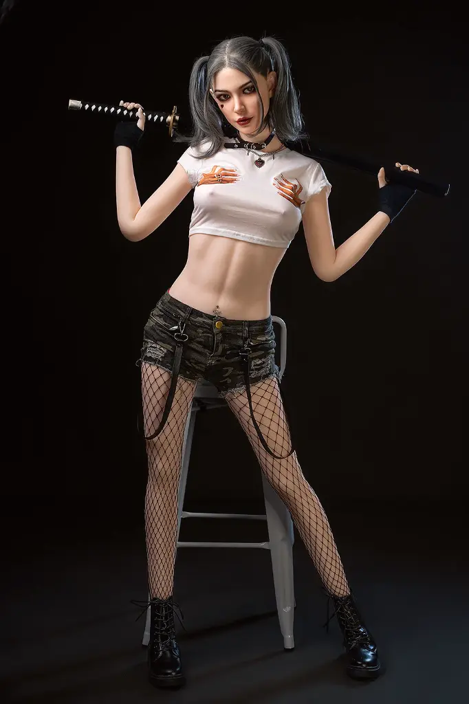 Makayla 5ft68 / 173cm